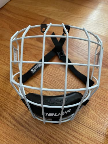Medium Bauer Full Cage Profile II White Facemask