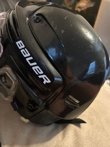 Gently used Bauer BHH4500 helmet with brand new Bauer Concept III Full face shield Senior