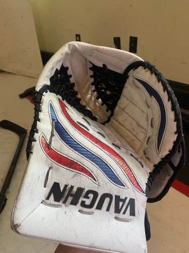 Vaughn 7480 LIMITED EDITION Goalie Glove Size Intermediate