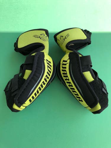 Used Junior CCM Alpha QX5 Hockey Elbow Pads (Size: Medium)