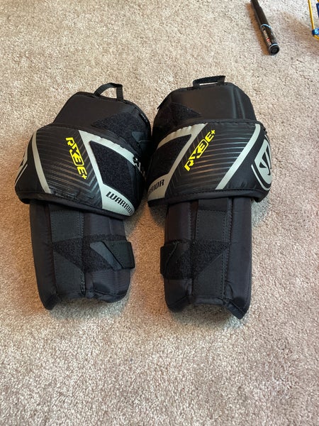 Warrior knee guards Size Intermediate