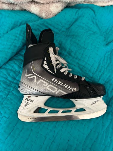 Used Bauer Pro Stock Size 8.5 Vapor Hyperlite Hockey Skates