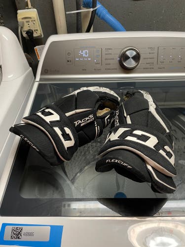 CCM 14"  Super Tacks Gloves