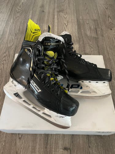 Used Bauer Regular Width  Size 10 Supreme S29 Hockey Skates