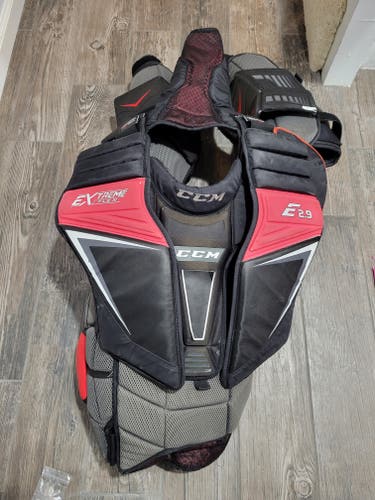 Used Medium CCM Extreme Flex Shield E2.9 Goalie Chest Protector