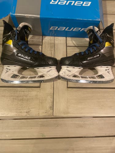 Junior Used Bauer Supreme 3S Pro Hockey Skates Regular Width Size 3.5