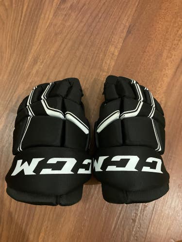 Used CCM QLT250 Gloves 12"