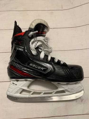 Used Bauer Regular Width Size 12 Vapor 2X Hockey Skates