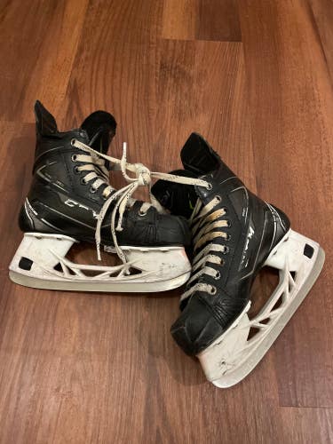 Junior Used CCM RibCor Titanium Hockey Skates D&R (Regular) 3.0