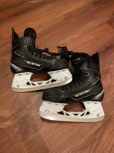 Junior Used CCM RibCor Silver Hockey Skates D&R (Regular) 1.0