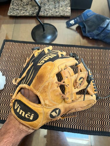 Used Right Hand Throw 11.75" Baseball Glove