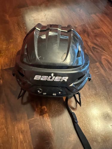 Used Medium Bauer Youth Re-Akt 95 Helmet
