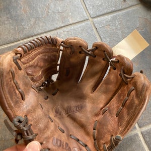 Used Wilson A800 Right Hand Throw Baseball Glove 11.5"