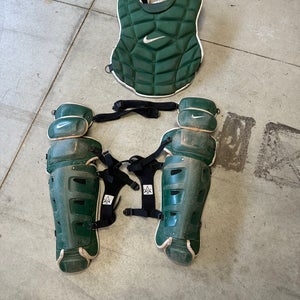 Used Nike DE3539 Adult Catcher's Equipment Catcher's Equipment