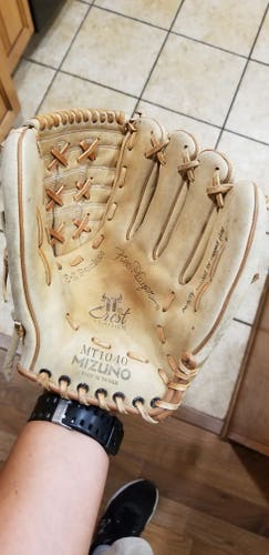 Used Mizuno Right Hand Throw Infield Baseball Glove 12"