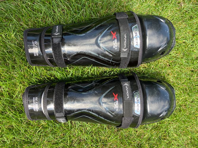 Used Bauer  Vapor X900 Lite Shin Pads