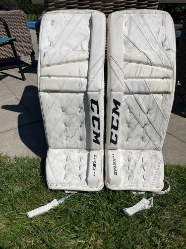 30" CCM Eflex 5.9 Goalie Leg Pads