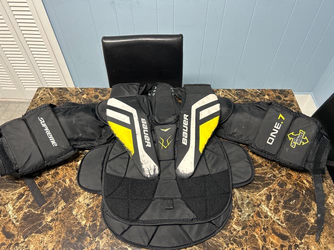 Medium Bauer Supreme One.7 Goalie Chest Protector