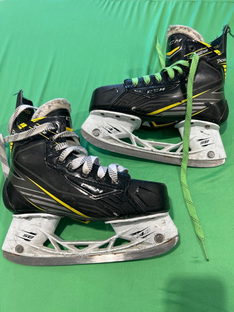 Junior Used CCM Tacks 5092 Hockey Skates 3.5 D