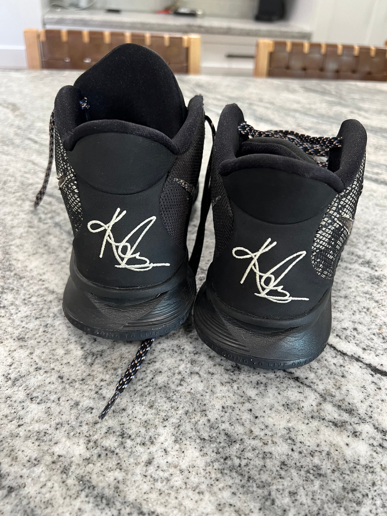 リ*ン様 Nike Kyrie 7 Black Blue Kyrie 7 Black Blue | SidelineSwap | Buy and Sell on SidelineSwap