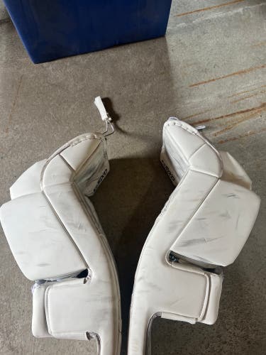 32" CCM  Axis 2.9 Goalie Leg Pads