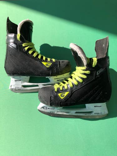 Used Junior Graf Supra G135S Hockey Skates (Regular) - Size: 2.0