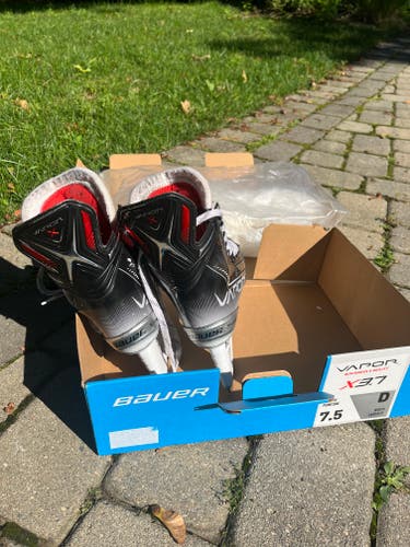 Senior Used Bauer Vapor X3.7 Hockey Skates Regular Width Size 7.5