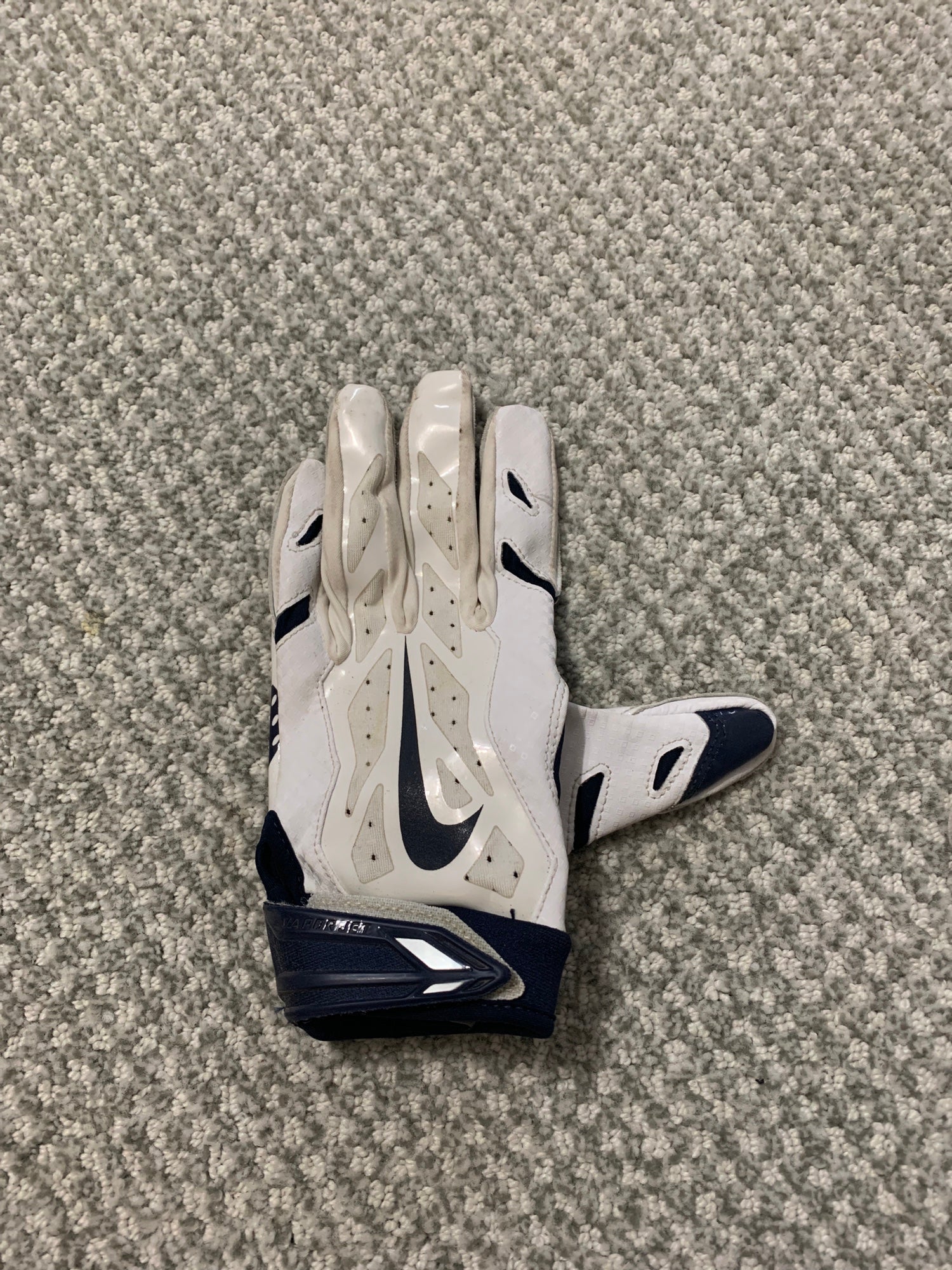 Nike Gloves | SidelineSwap
