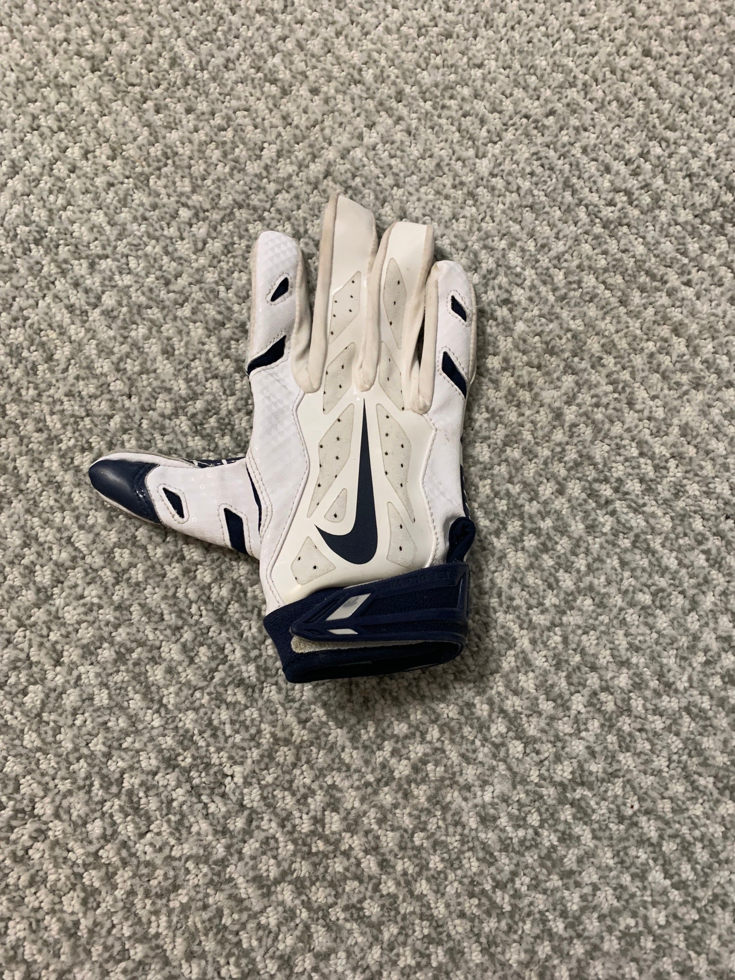 Nike Gloves | SidelineSwap