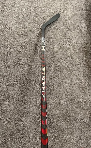 Senior Right Handed P28 JetSpeed FT5 Pro Hockey Stick