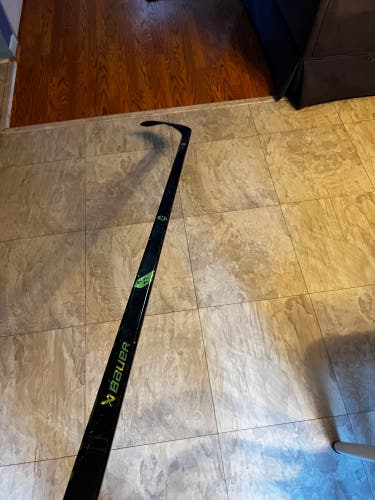 Senior Right Handed P28 Pro Stock Ag5nt Hockey Stick