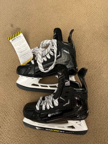 Intermediate Bauer  Size 5.5 Supreme Mach Hockey Skates