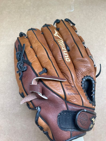 Used Mizuno Supreme Right Hand Throw Pitcher Softball Glove 13