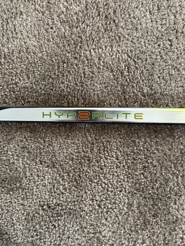 New Bauer hyperlite 2 player stick p92 77 flex right hand senior
