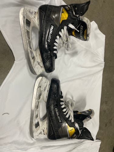 Senior Used Bauer Supreme 3S Pro Hockey Skates Regular Width Size 9.5