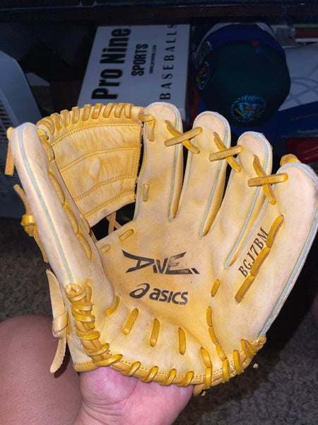 ASICS baseball glove