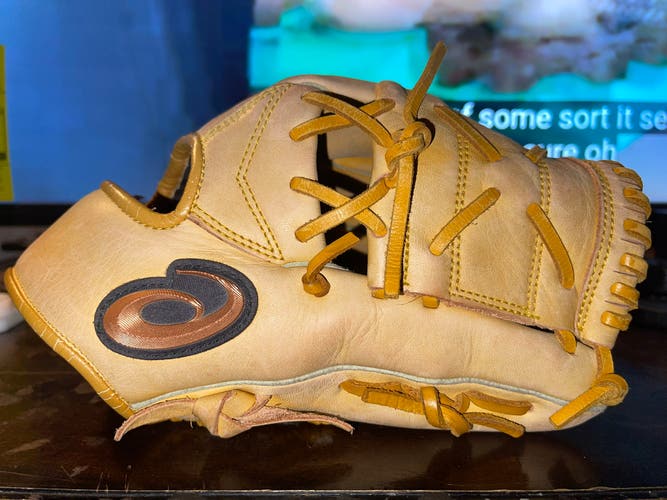 ASICS baseball glove