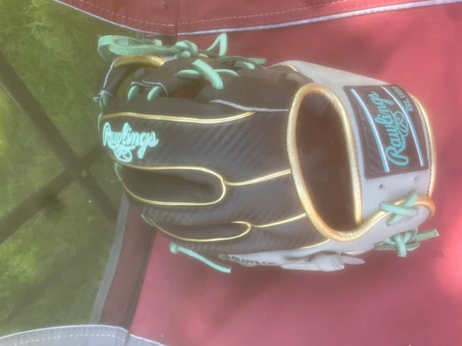 Used Right Hand Throw Rawlings 11.5" Heart of the Hide Baseball Glove