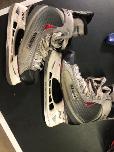Used Bauer Regular Width Size 9.5 Vapor X30 Hockey Skates