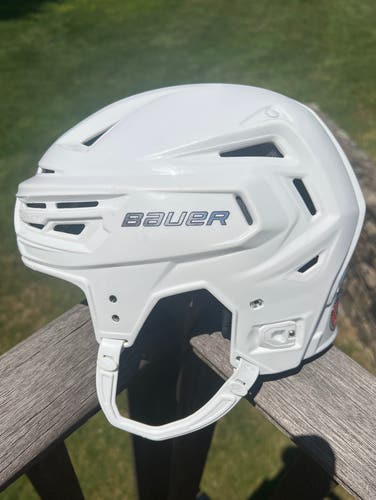 Used Medium Bauer Re-Akt 150 Helmet