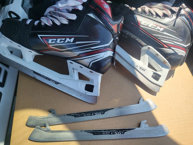 Junior Used Goalie CCM Jetspeed FT480 Hockey Skate with extra set of bladess Regular Width Size 5