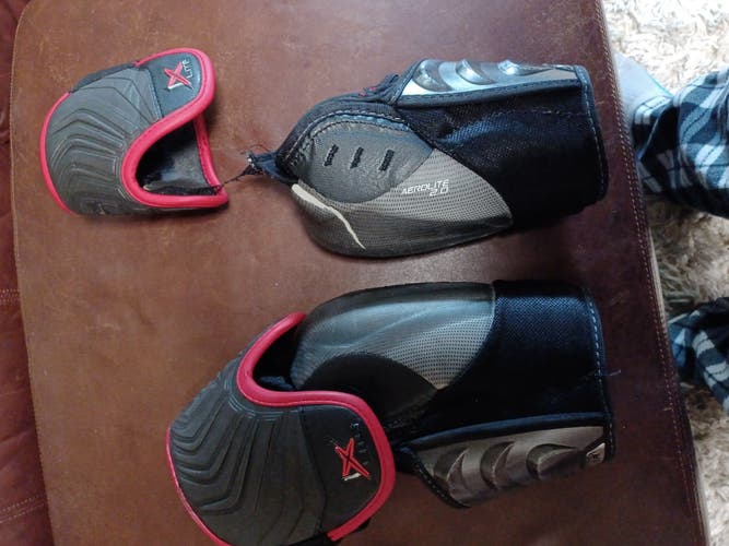 Used Large Bauer Vapor 1X Lite Elbow Pads
