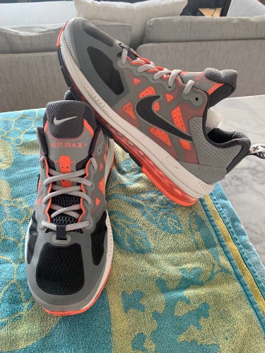 Nike Air Max Men's 9.5 (Women's 10.5)