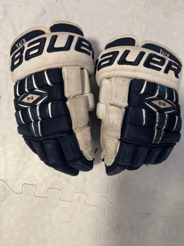 Yale Hockey Gloves