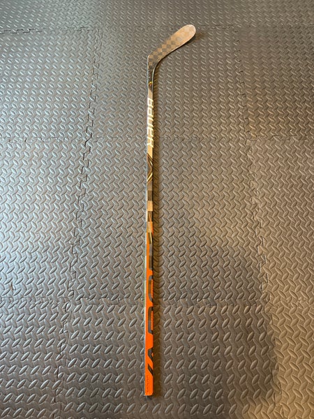 Junior Right Handed P28 Pro Stock Vapor FlyLite Hockey Stick