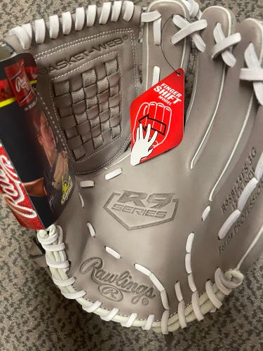 Rawlings R9 12.5” Fastpitch right hand throw glove