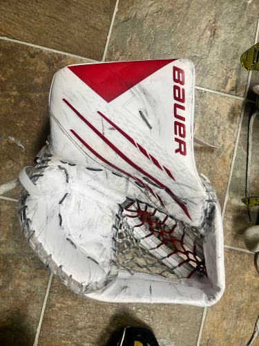 Bauer hyperlite Glove In Good Condition
