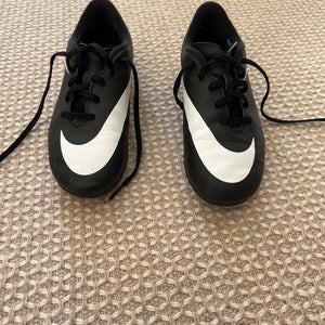 Barely Used Black Kids Size 3.0 (Women's 4.0) Nike Bravata FG-R Soccer Cleats