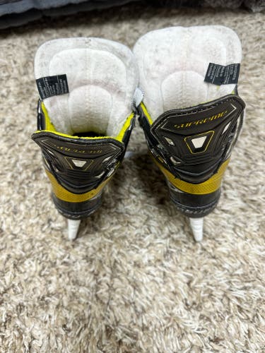 Junior Bauer Regular Width Size 1.5 Supreme 3S Hockey Skates