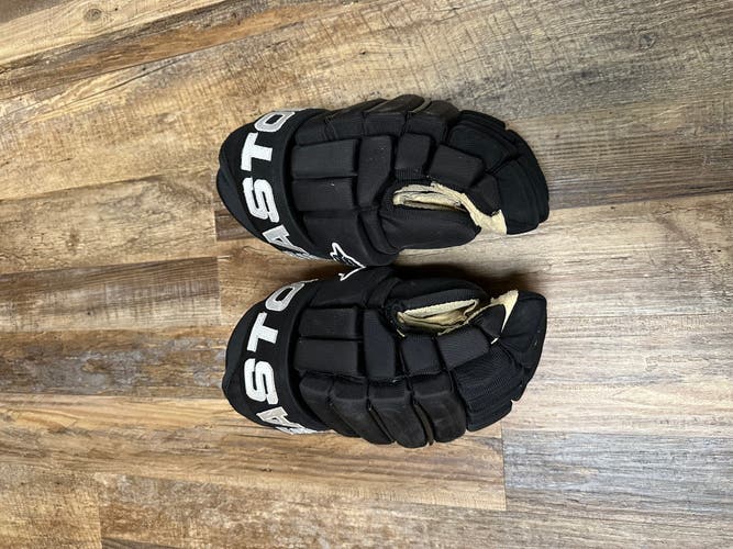 Used Easton 13" Pro 4 Roll Gloves
